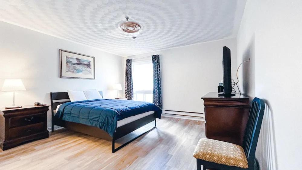 Standard Queen Bedroom